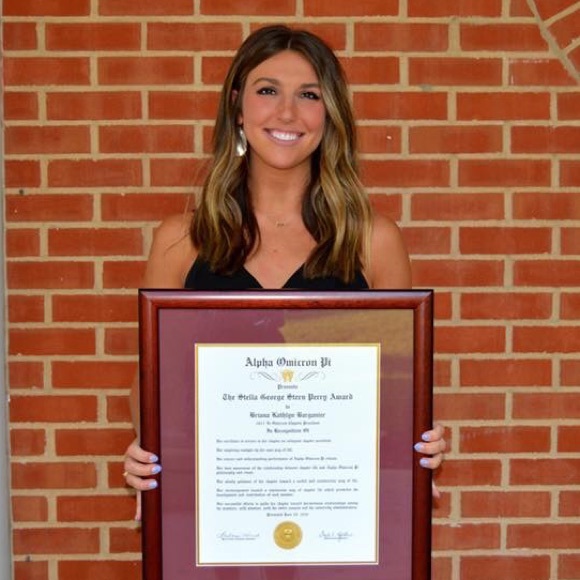 Meet your Posher, Briana - Picture 1 of 1